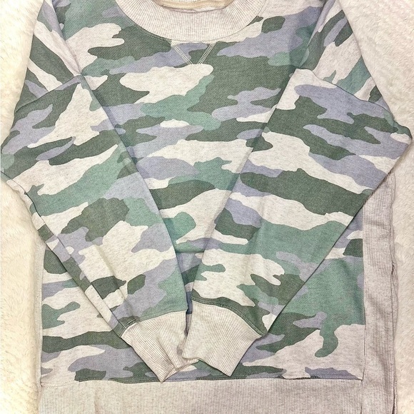 aerie Sweaters - Aerie Camouflage Crew Neck Sweater Green and Gray size M